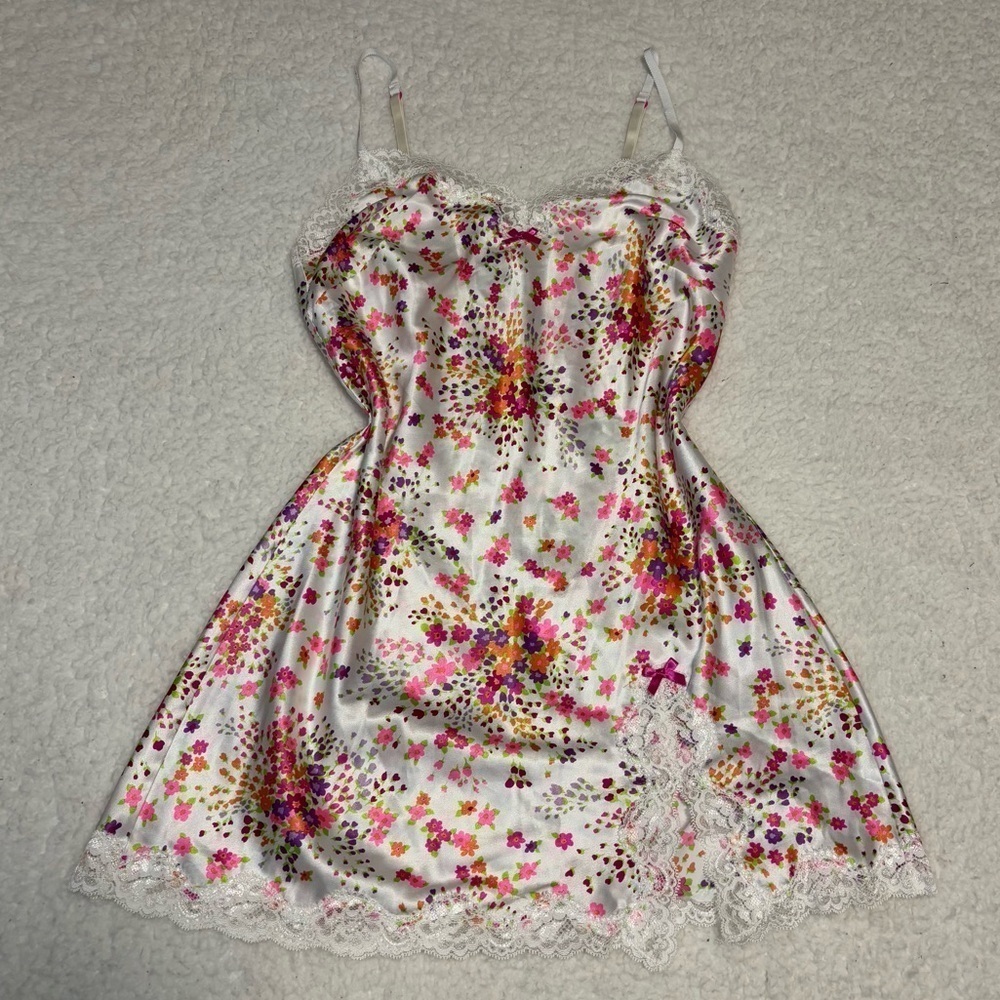 Victoria’s Secret Women White Floral Satin Lace Slip Nightgown